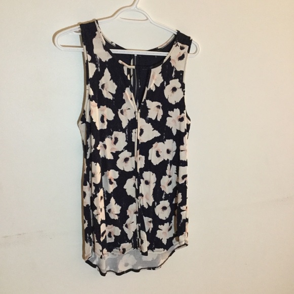 Nice floral blouse - Picture 1 of 3